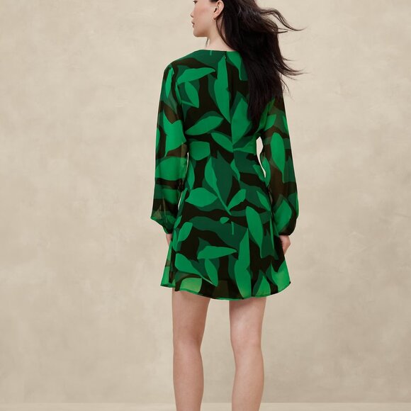 NWT sz 10 Black Banana Republic Factory Georgette Fit and Flare Mini Dress - Picture 2 of 5